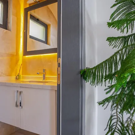 فيلة Eco Royal View *